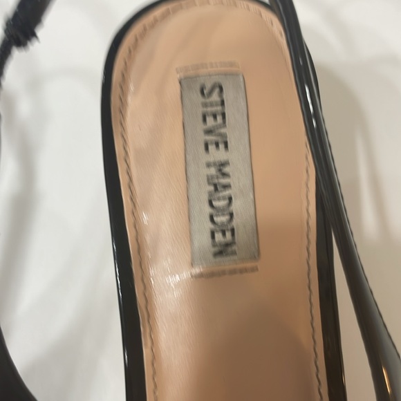 Steve Madden Kari Pointed Toe Kitten Heal Slingback Heel in Black Patent | 11M - Picture 2 of 7